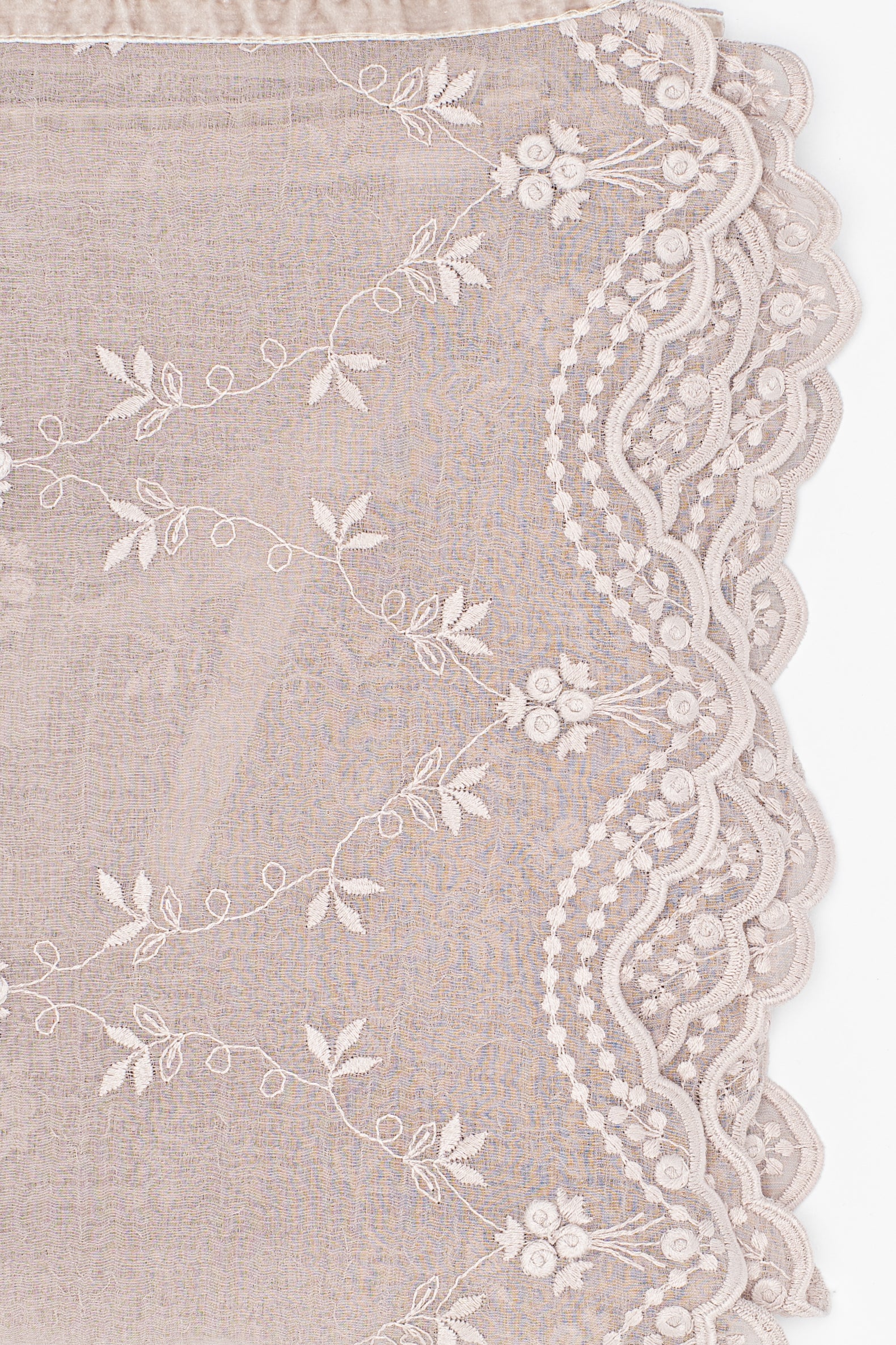 This elegant embroidered voile tablecloth is a perfect fit for any style setting from boho, design to romantic...your table will look fabulous. Dressing your table is a pleasure!