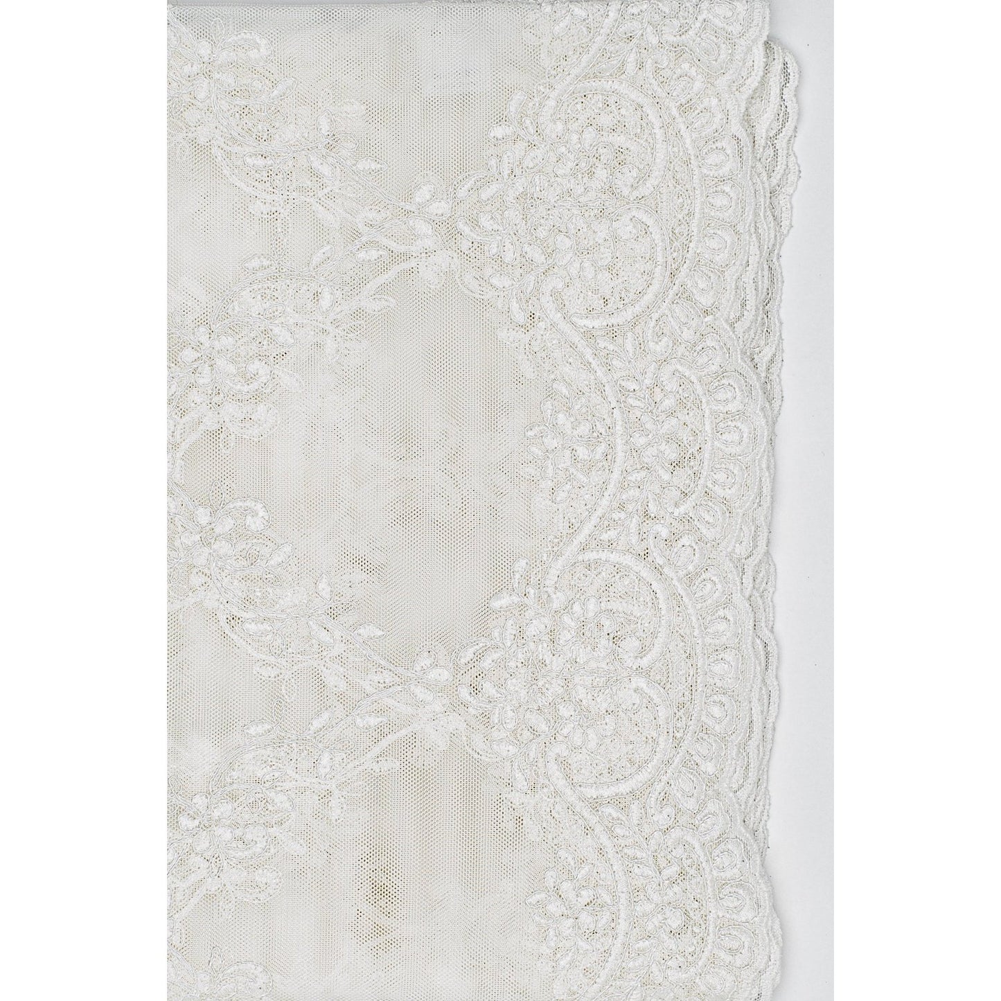 This luxurious embroidered lace tablecloth will transform your table in an instant! The beautiful and delicate embroidery make this tablecloth stand out. Despite its delicate look, this tablecloth can be machine washed without problems.  A perfect product for the host who only wants the best for her/his guests!