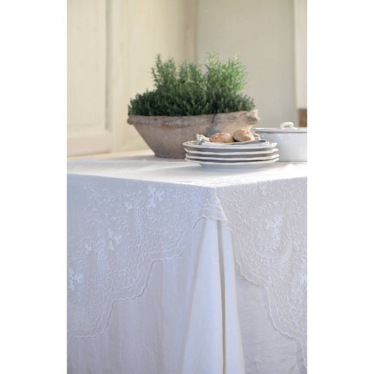 This luxurious embroidered lace tablecloth will transform your table in an instant! The beautiful and delicate embroidery make this tablecloth stand out. Despite its delicate look, this tablecloth can be machine washed without problems.  A perfect product for the host who only wants the best for her/his guests!   