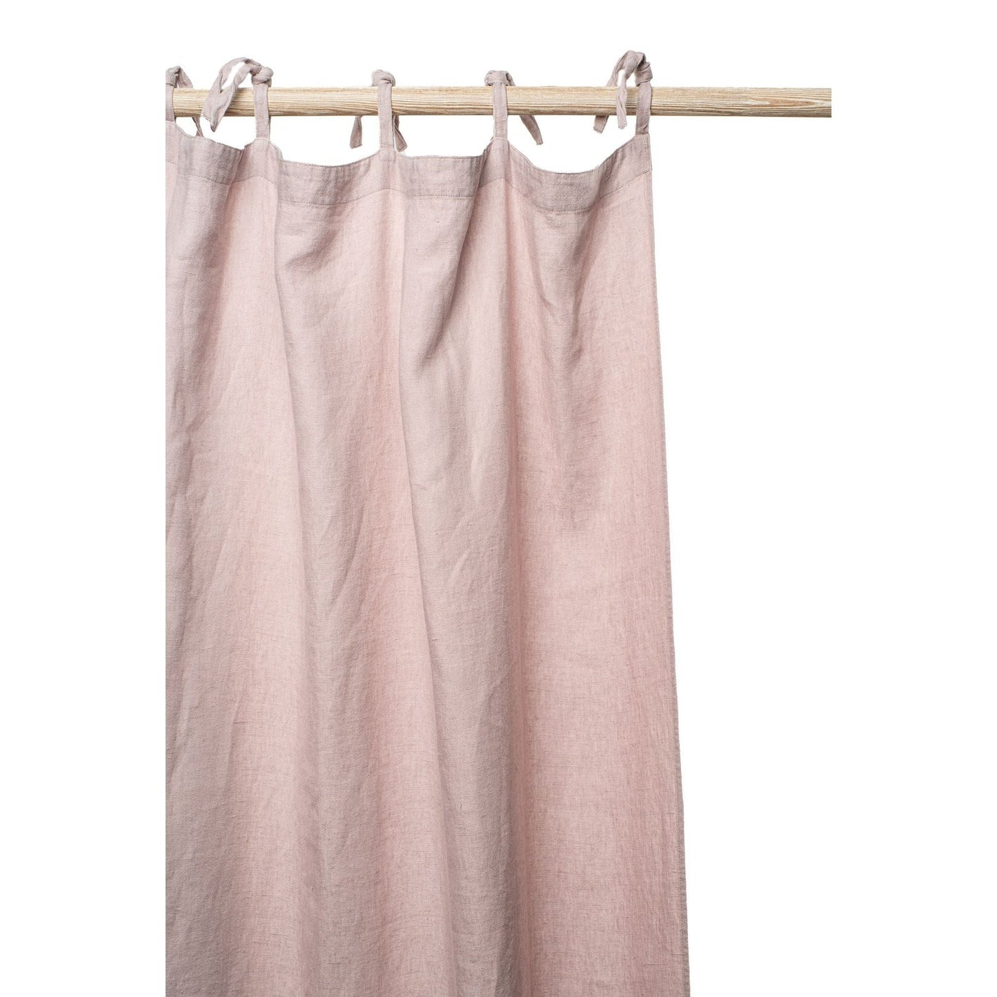 Our Emma linen curtain has become a staple in everyone’s collection. This versatile high-quality washed linen can be endlessly combined. In a timeless way or a more charming way combined with our lace curtains. This nice size 160x280cm curtain is machine washable and has 0% shrinkage!
